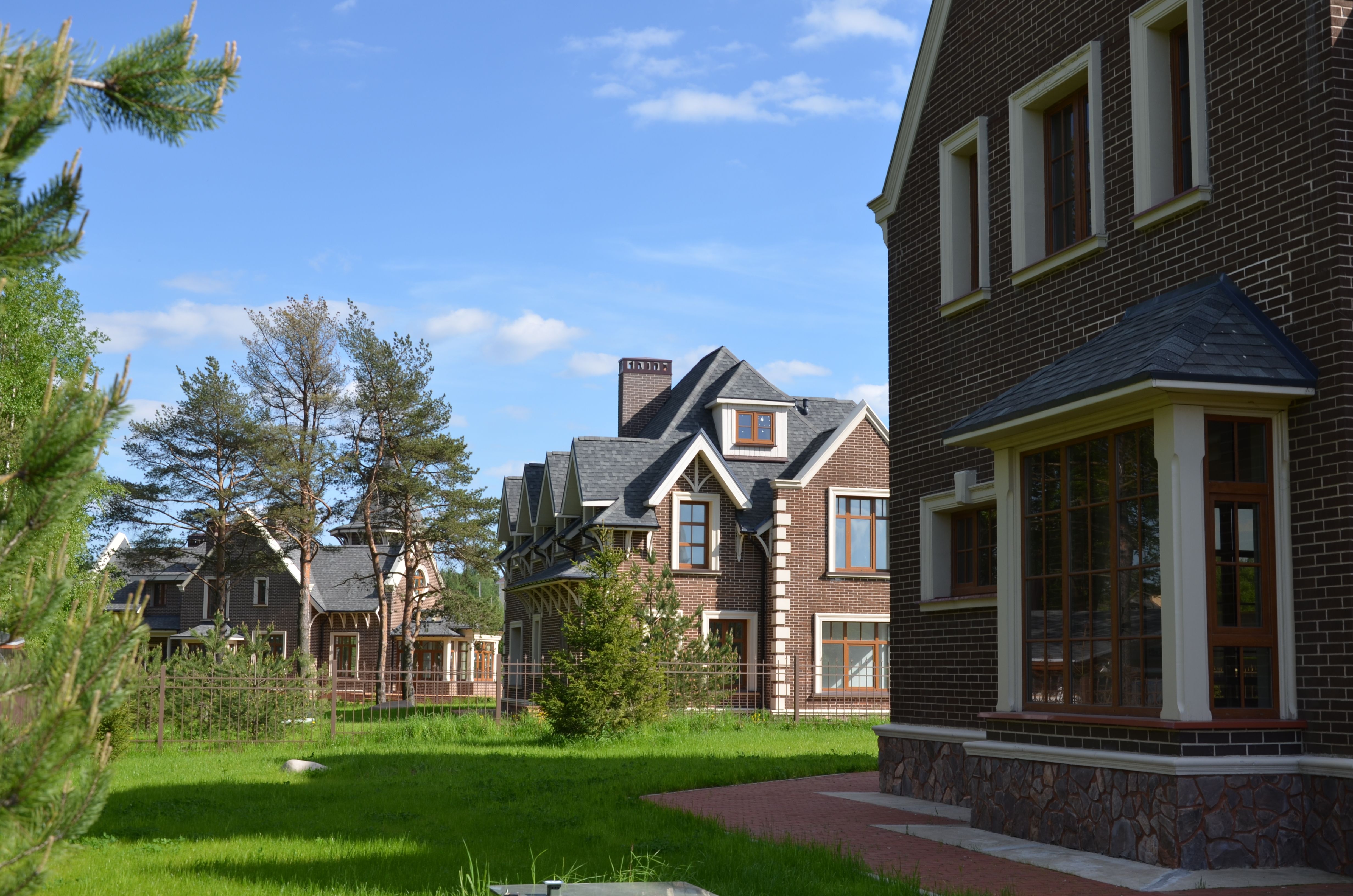 Как формируются ежемесячные платежи в коттеджных поселках