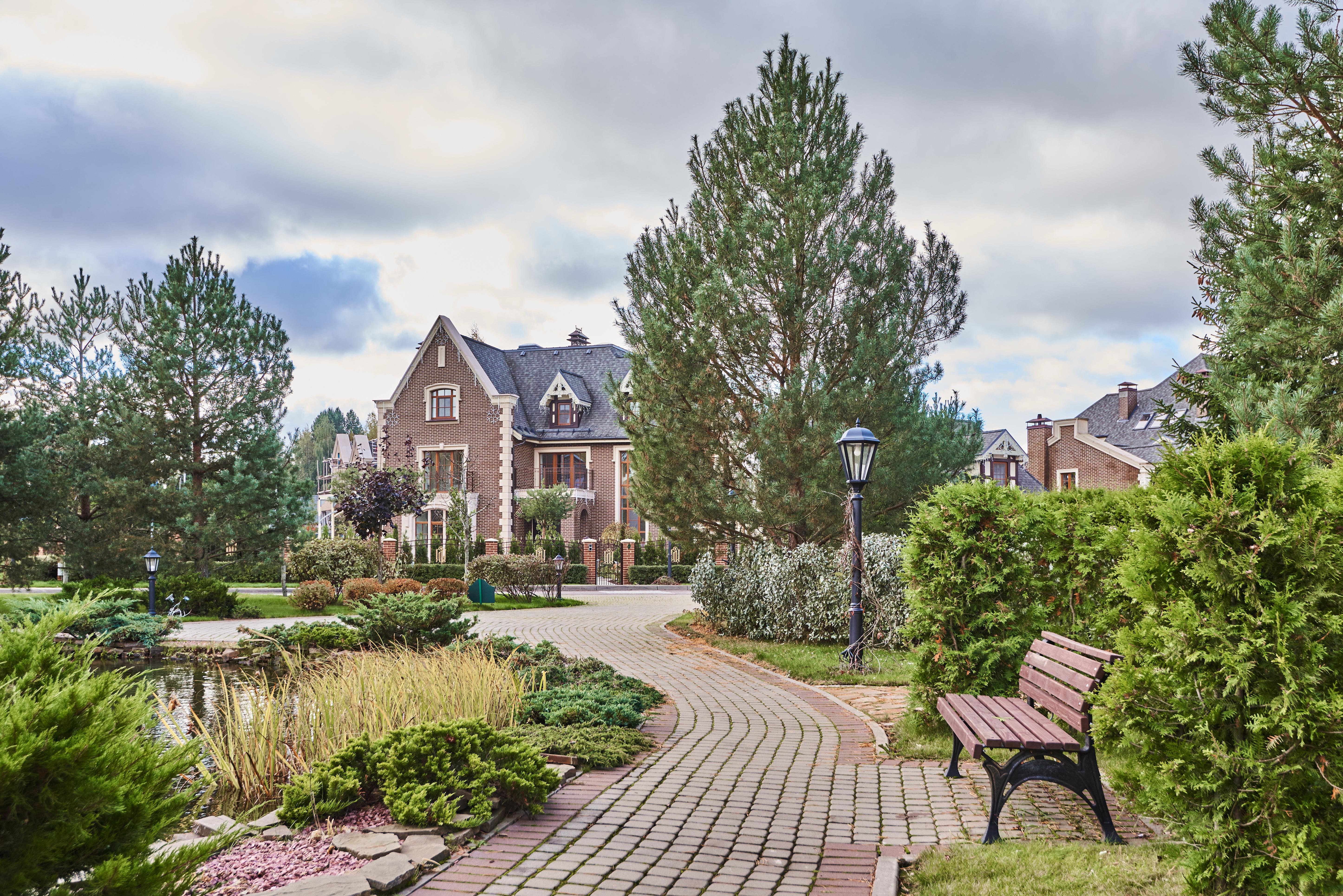 Как выбрать участок в коттеджном поселке во Всеволожском районе: гайд для семей со школьниками