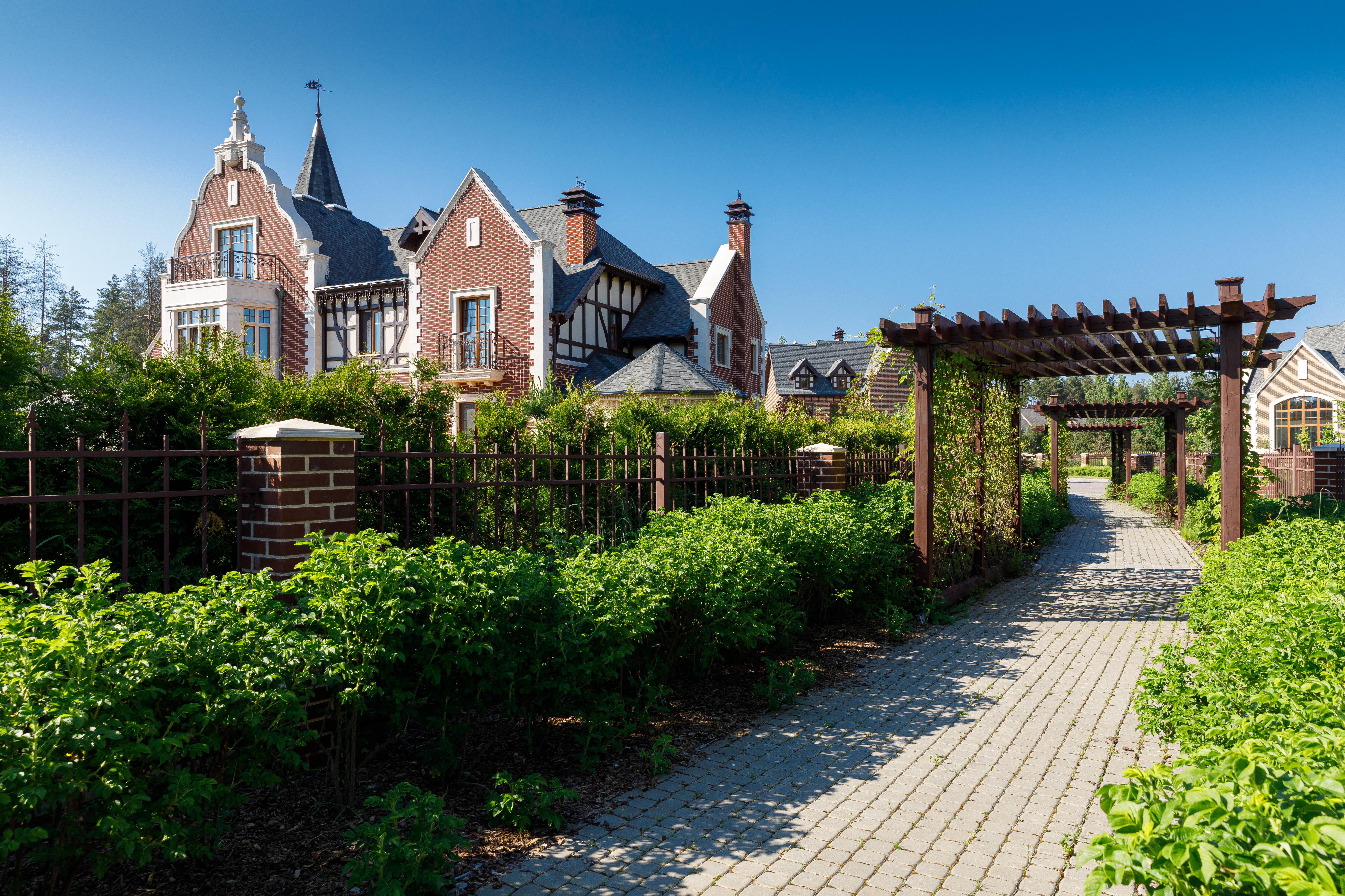 ИЖС vs ДНП: почему сегодня дачное партнерство стало выгоднее